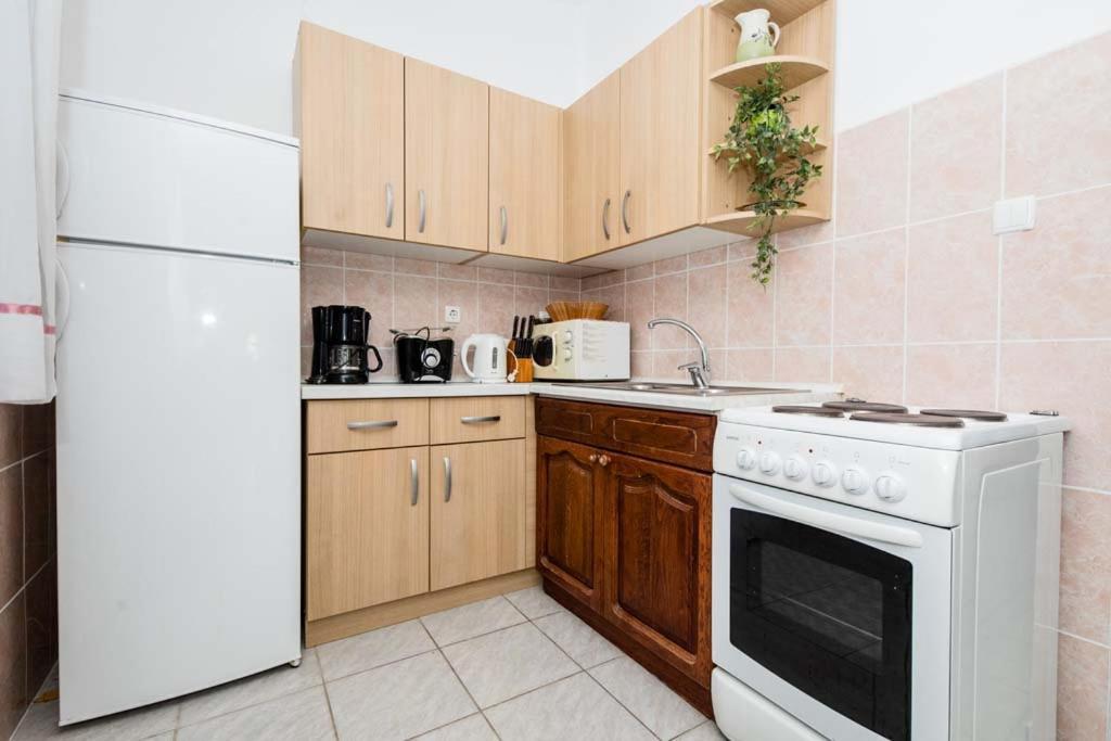 Apartmani Luka Banjol Exterior foto