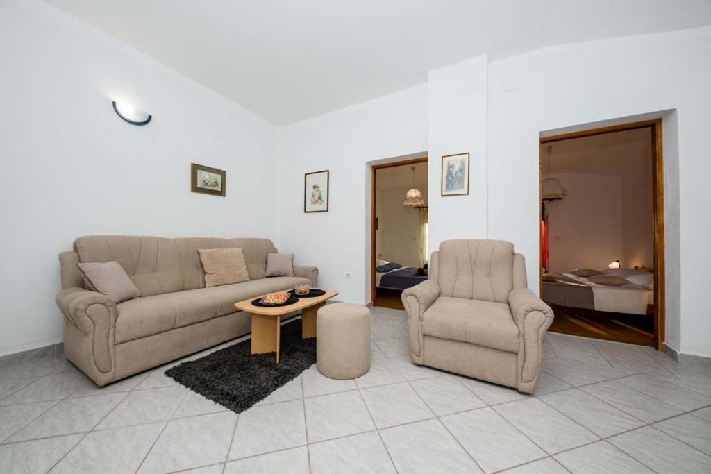 Apartmani Luka Banjol Exterior foto